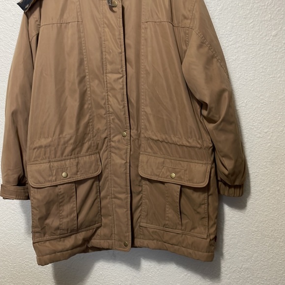 Woolrich Original Outdoorwear Vintage Women's Tan Coat. Good Condition. Size M. - Picture 4 of 10